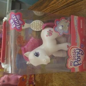 2003 my little pony strawberry swirl mib g3